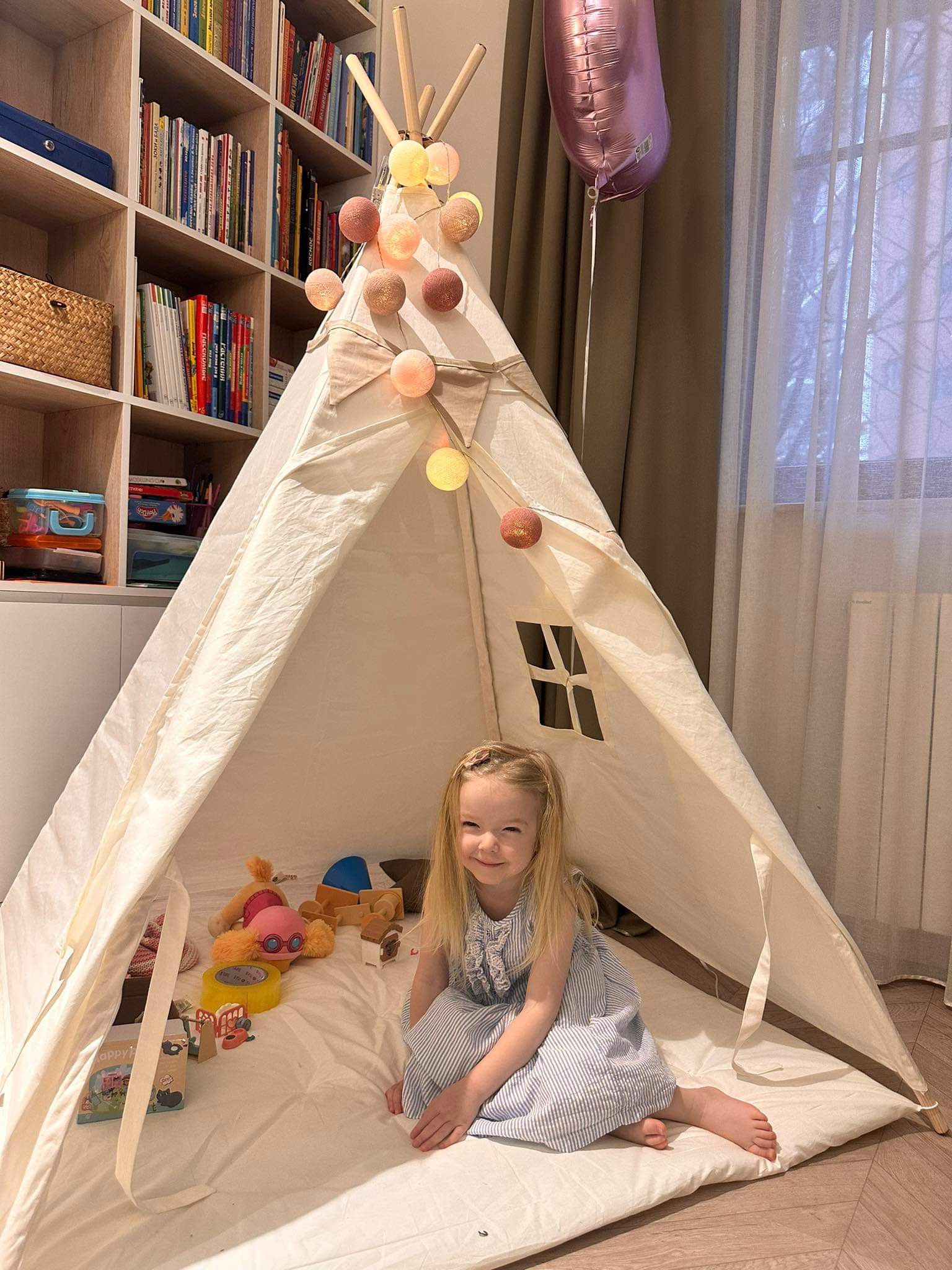 Kids' tent