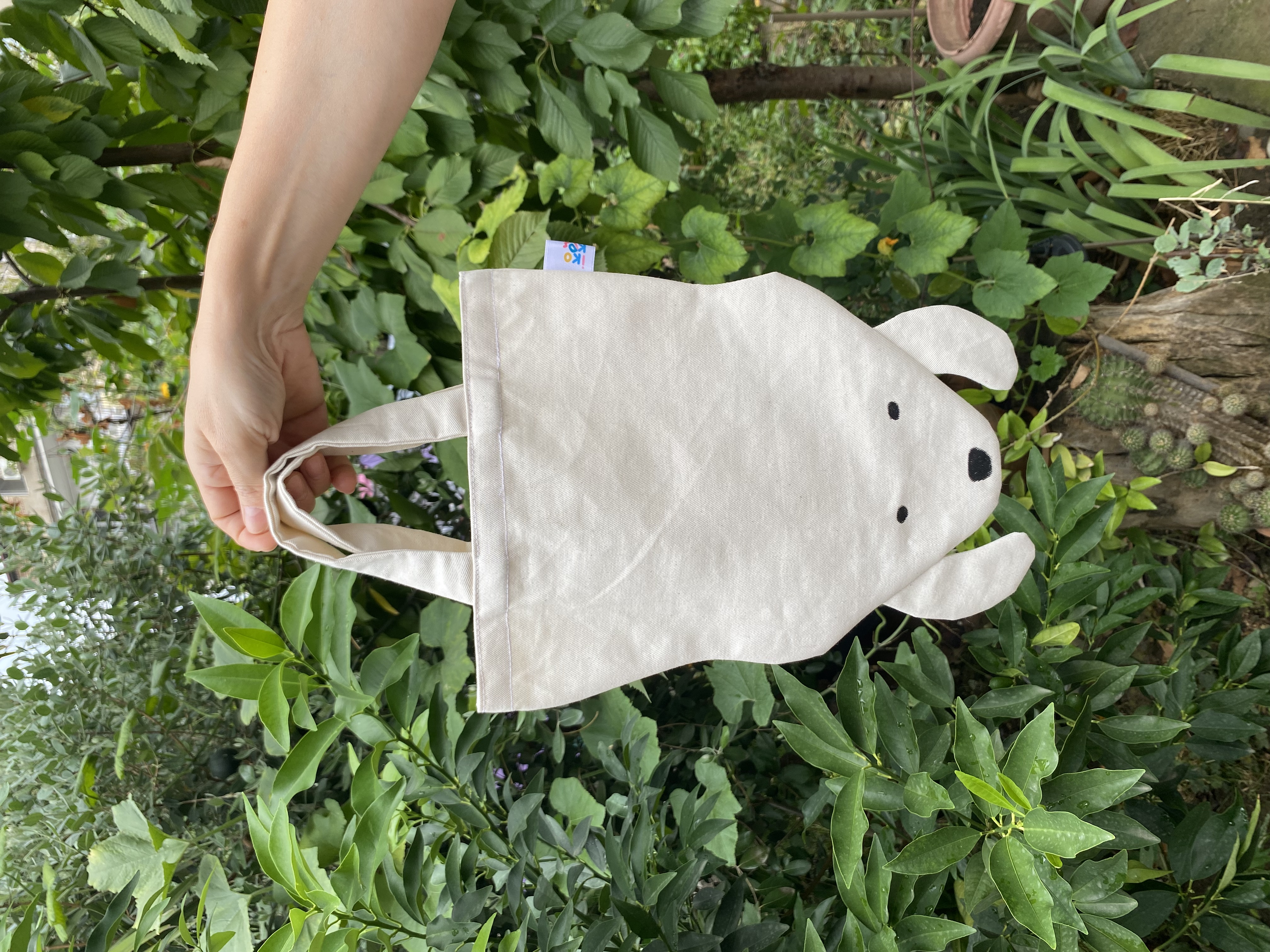 The canvas bag is a teddy bear