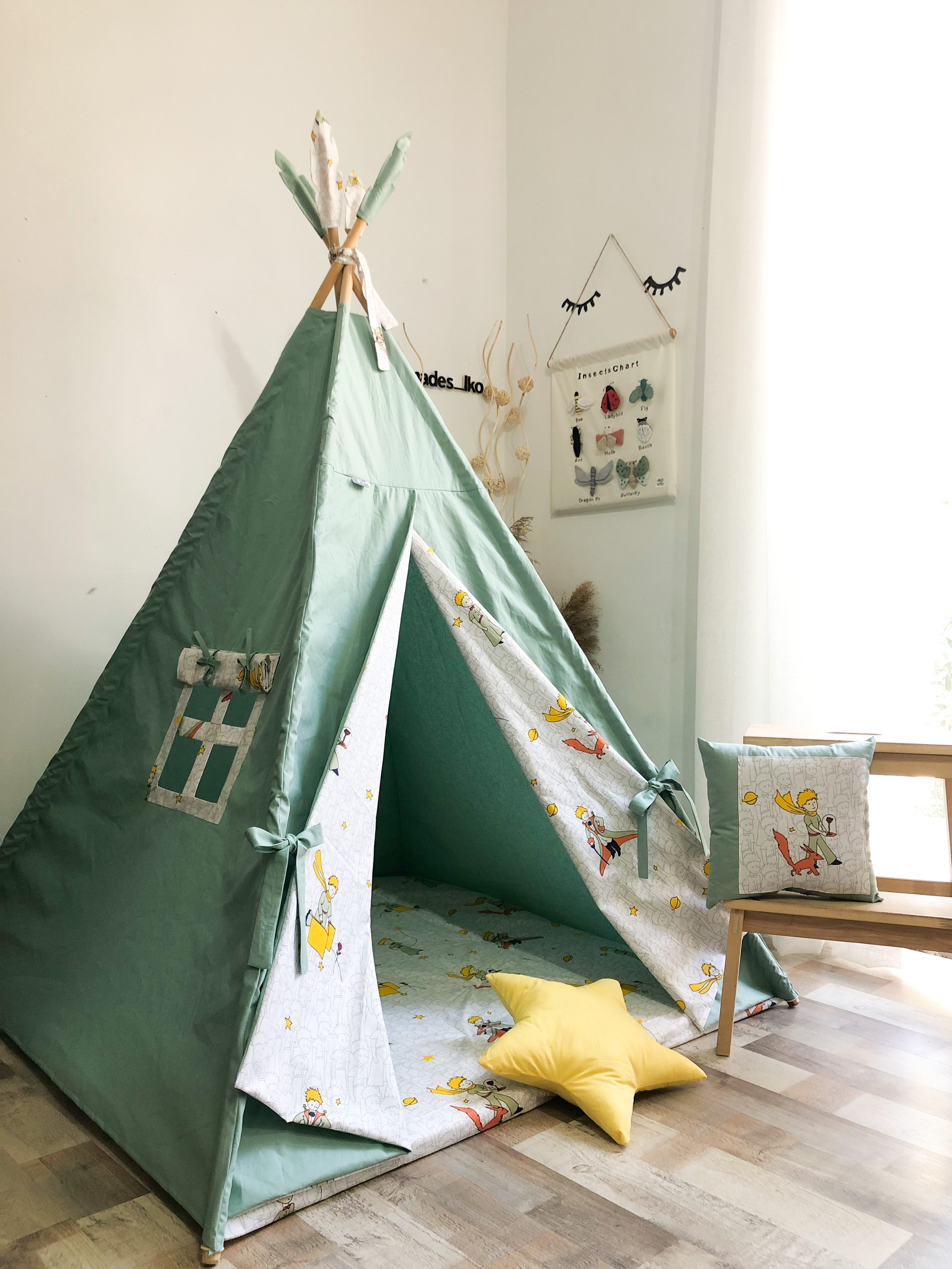 Children's tent with green little prince print